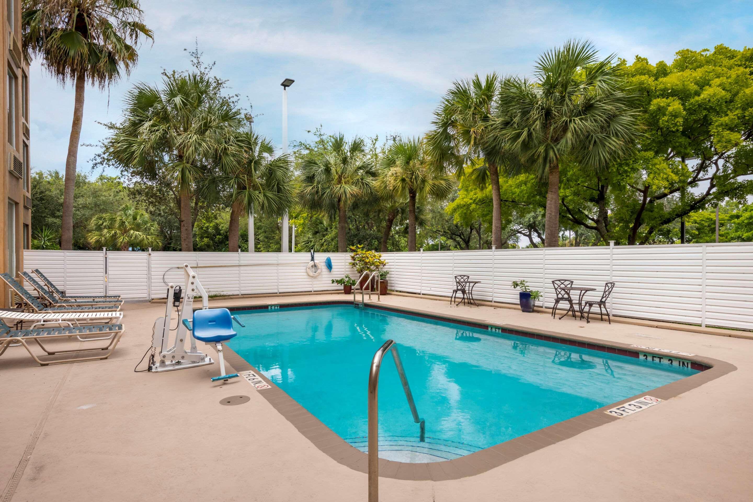 Comfort Inn & Suites Fort Lauderdale West Turnpike Exterior foto