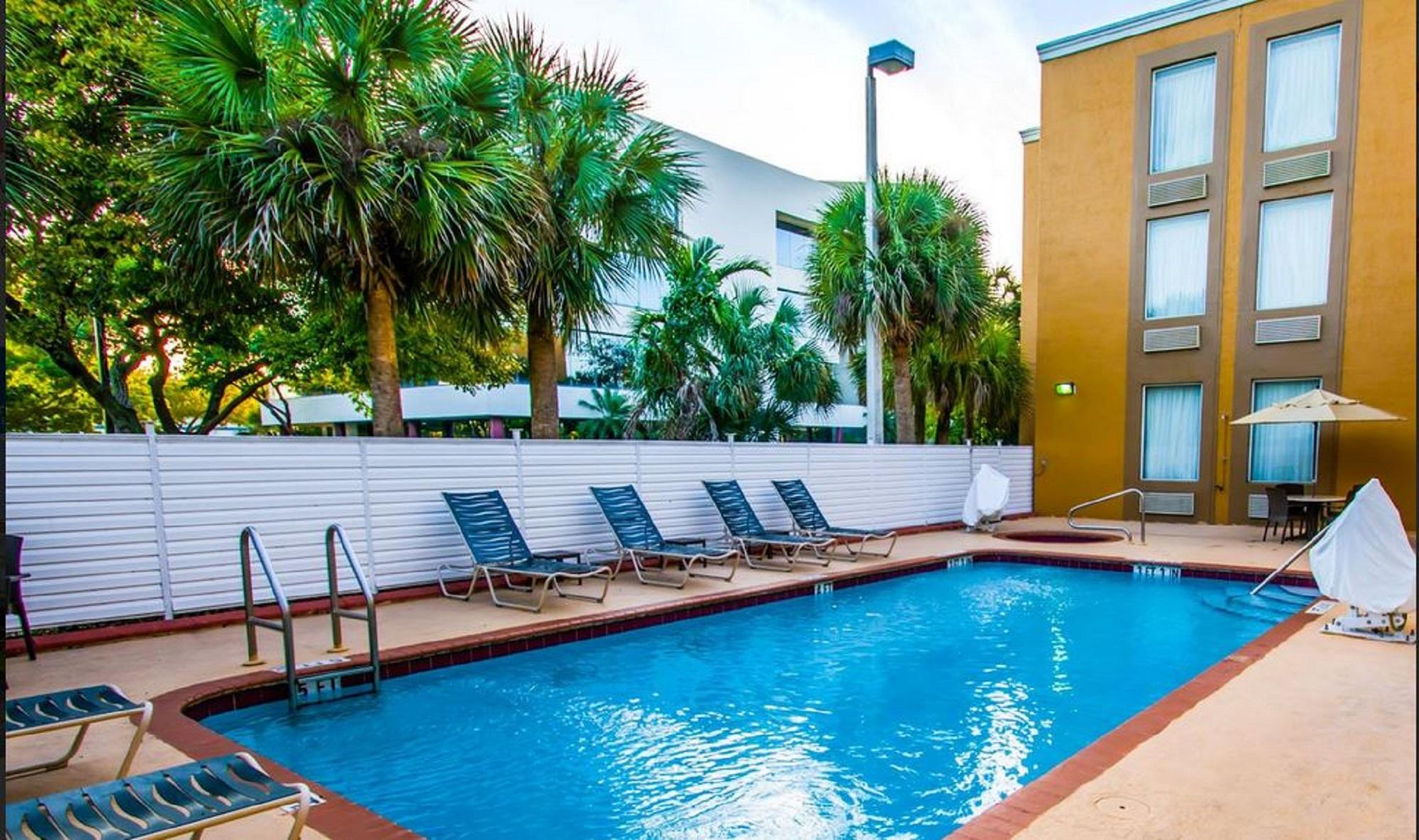 Comfort Inn & Suites Fort Lauderdale West Turnpike Lauderdale Lakes Exterior foto