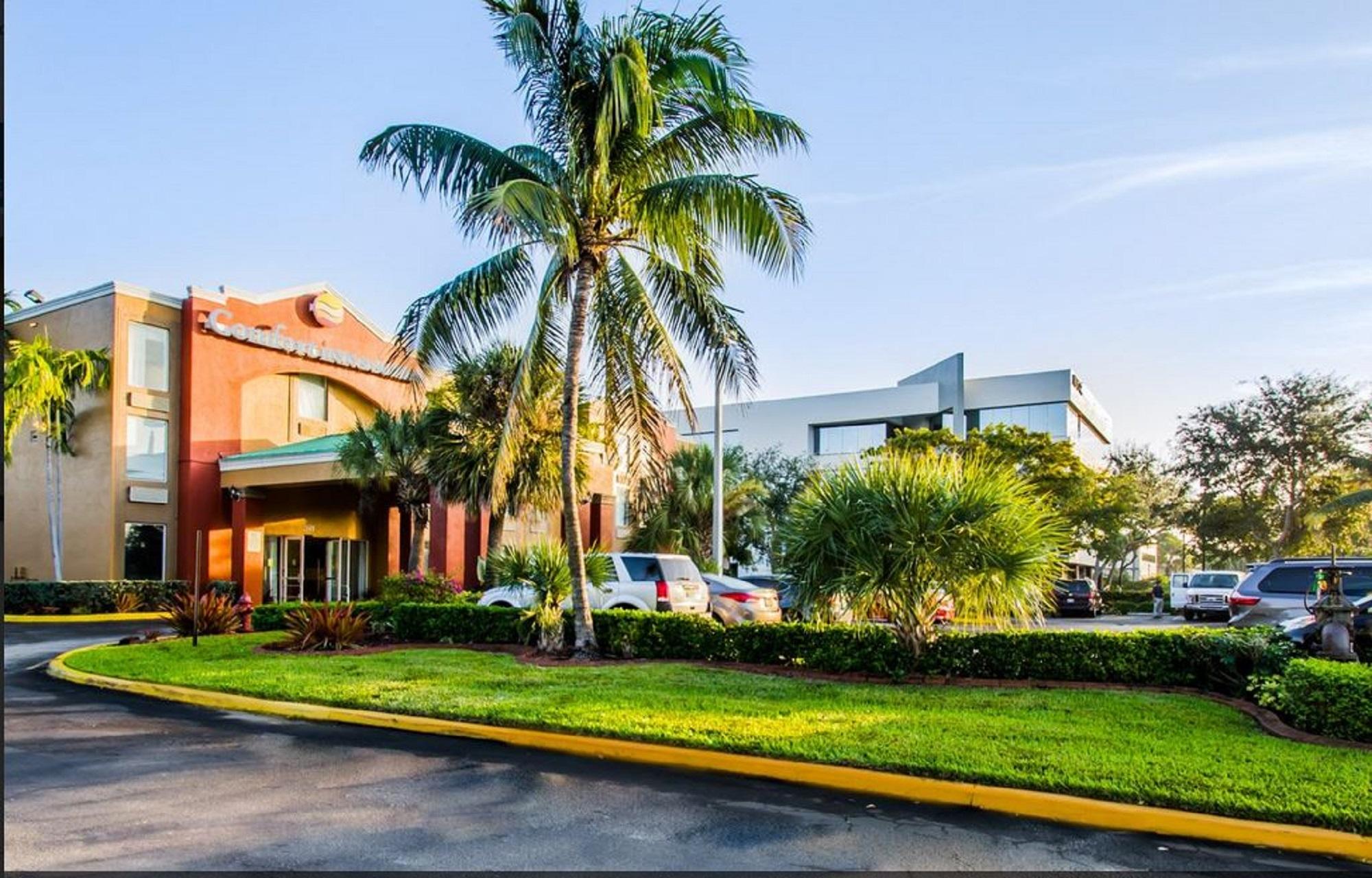 Comfort Inn & Suites Fort Lauderdale West Turnpike Lauderdale Lakes Exterior foto